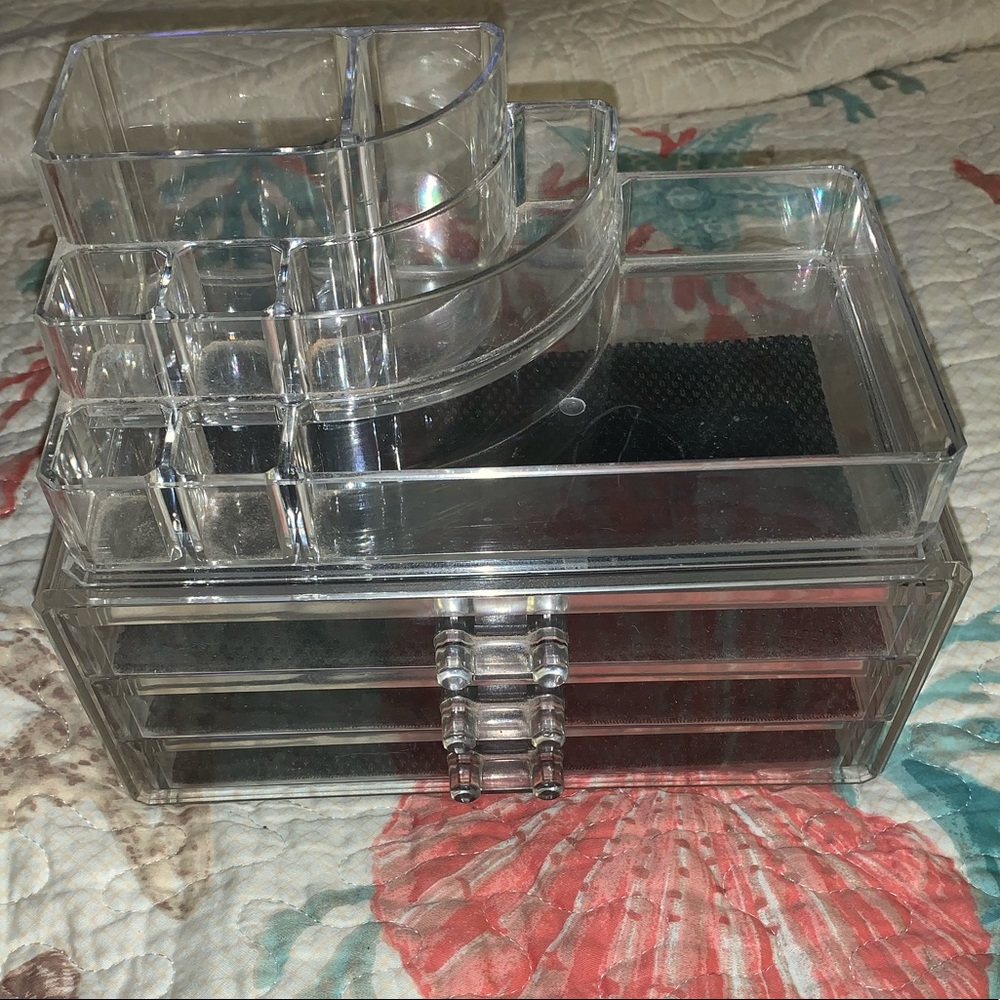 🚫SOLD🚫 Clear Acrylic Makeup Organizer - Stackable - - Picture 3 of 6